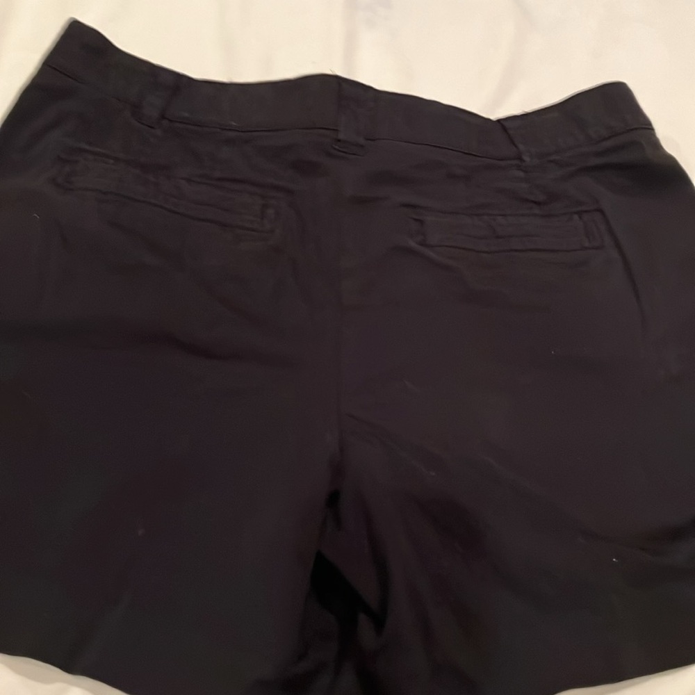 Preloved intro casual elegance Stretch shorts with 2 buttons on front pockets ❤️